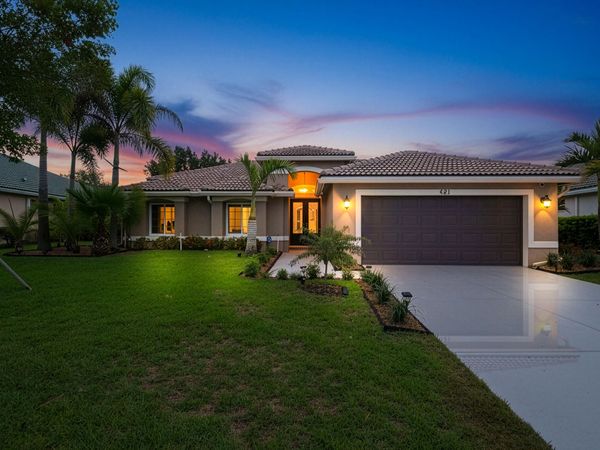 421 SW Crabapple Cove, Port St. Lucie, FL 34986