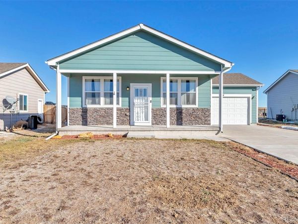436 S 3rd Avenue , Deer Trail, CO 80105