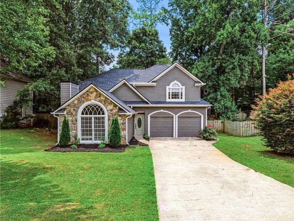 621 Radford Circle , Woodstock, GA 30188