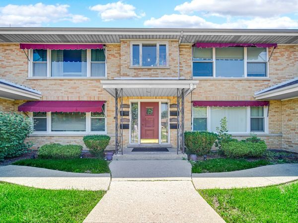 1551 Balmoral Avenue, Unit 1551, Westchester, IL 60154