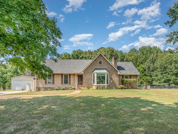 8049 New Chapel Rd , Springfield, TN 37172