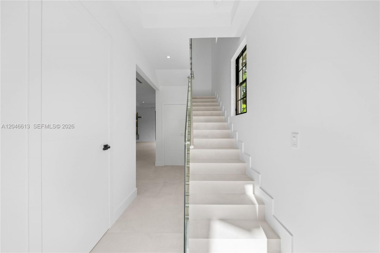 2710 S Le Jeune Rd, Coral Gables, FL 33134 Photo