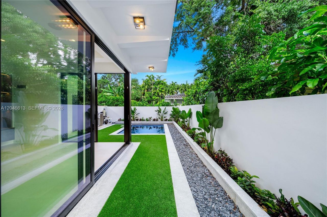 2710 S Le Jeune Rd, Coral Gables, FL 33134 Photo