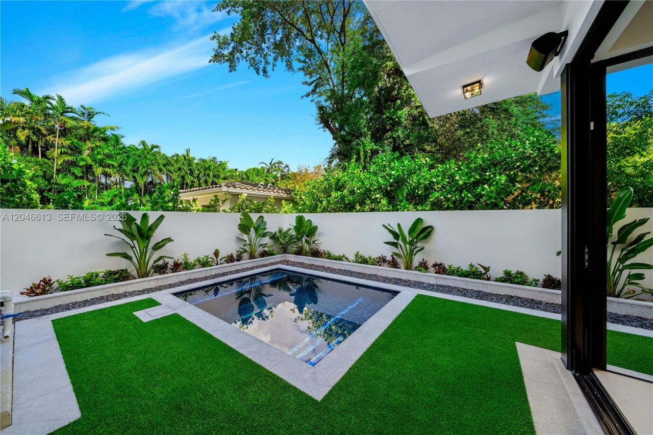 2710 S Le Jeune Rd, Coral Gables, FL 33134 Photo