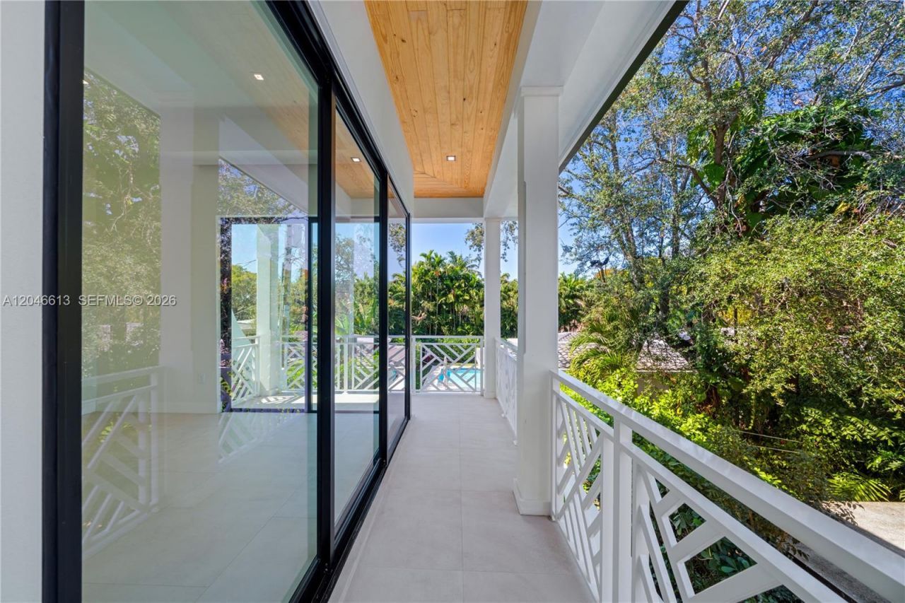 2710 S Le Jeune Rd, Coral Gables, FL 33134 Photo
