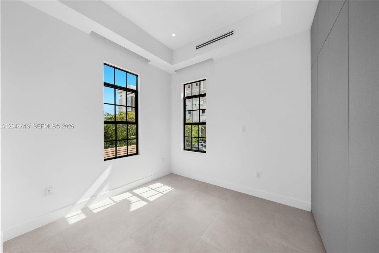 2710 S Le Jeune Rd, Coral Gables, FL 33134 Photo