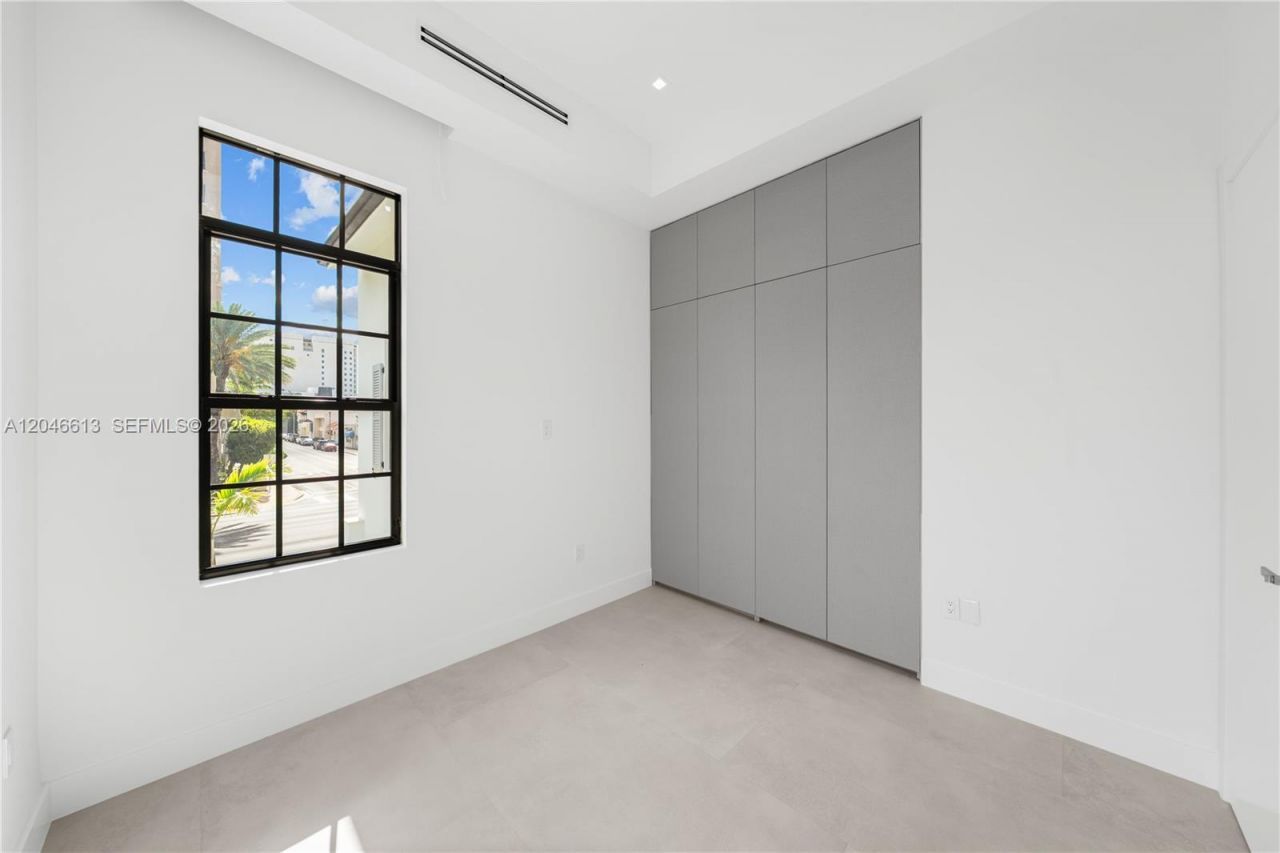 2710 S Le Jeune Rd, Coral Gables, FL 33134 Photo