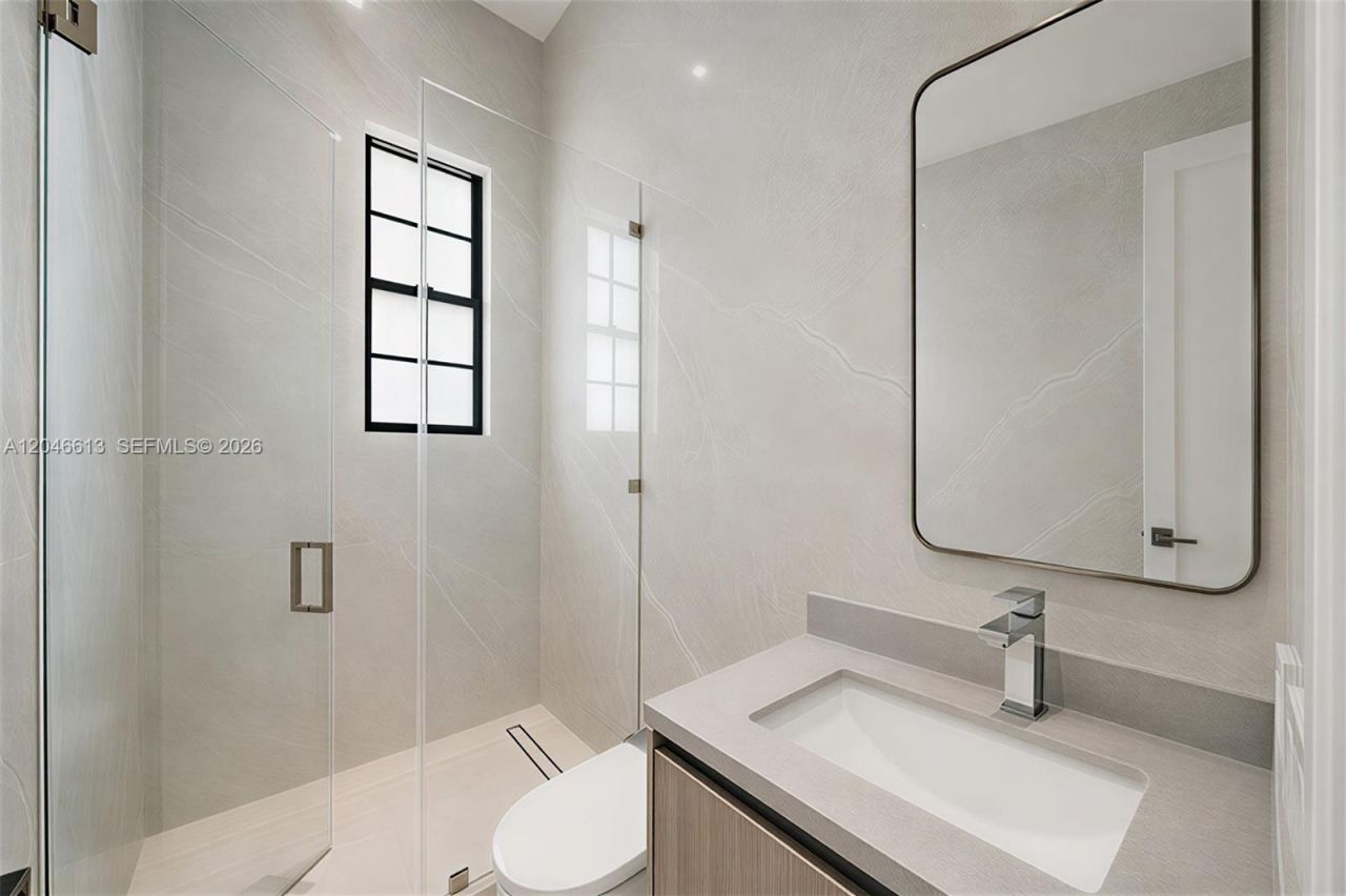 2710 S Le Jeune Rd, Coral Gables, FL 33134 Photo