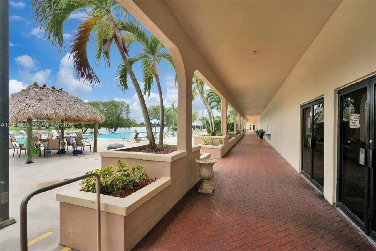 369 Lakeview Dr, Unit 203, Weston, FL 33326 Photo