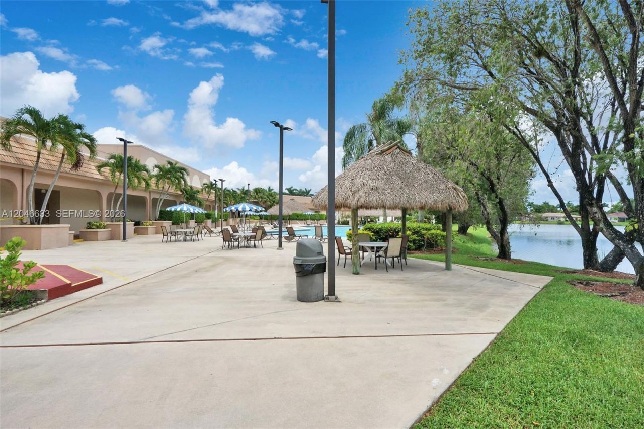 369 Lakeview Dr, Unit 203, Weston, FL 33326 Photo