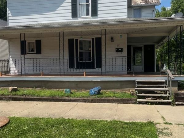 313 W 3rd Street , Uhrichsville, OH 44683