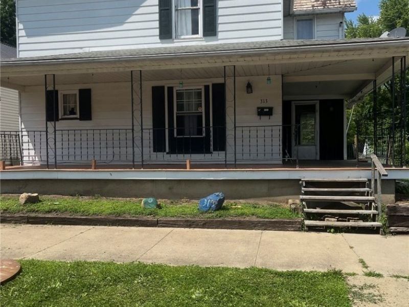 313 W 3rd Street, Uhrichsville, OH 44683 Photo 1