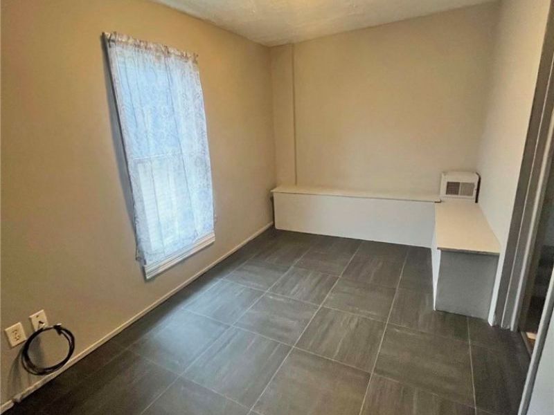 313 W 3rd Street, Uhrichsville, OH 44683 Photo 10