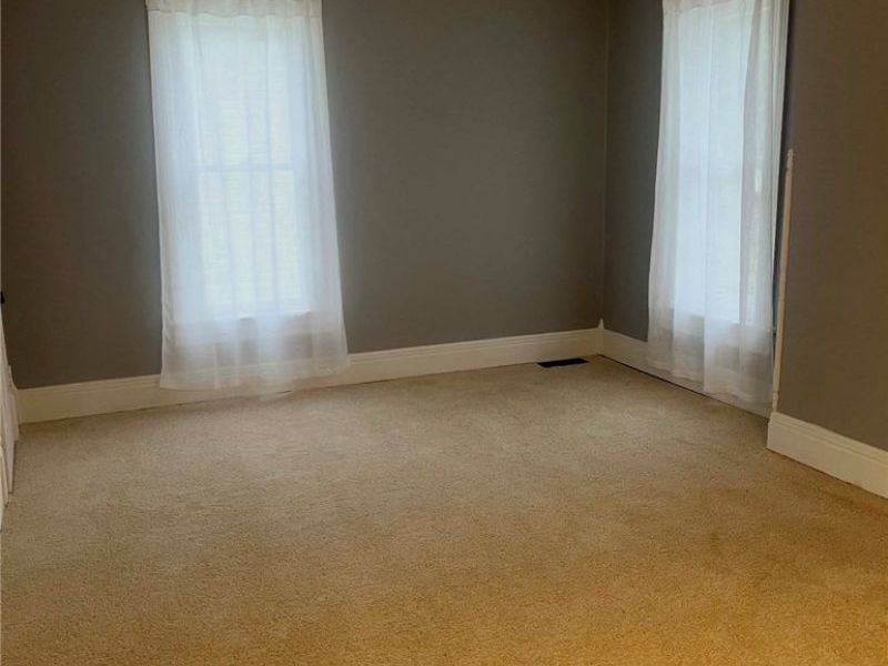 313 W 3rd Street, Uhrichsville, OH 44683 Photo 4