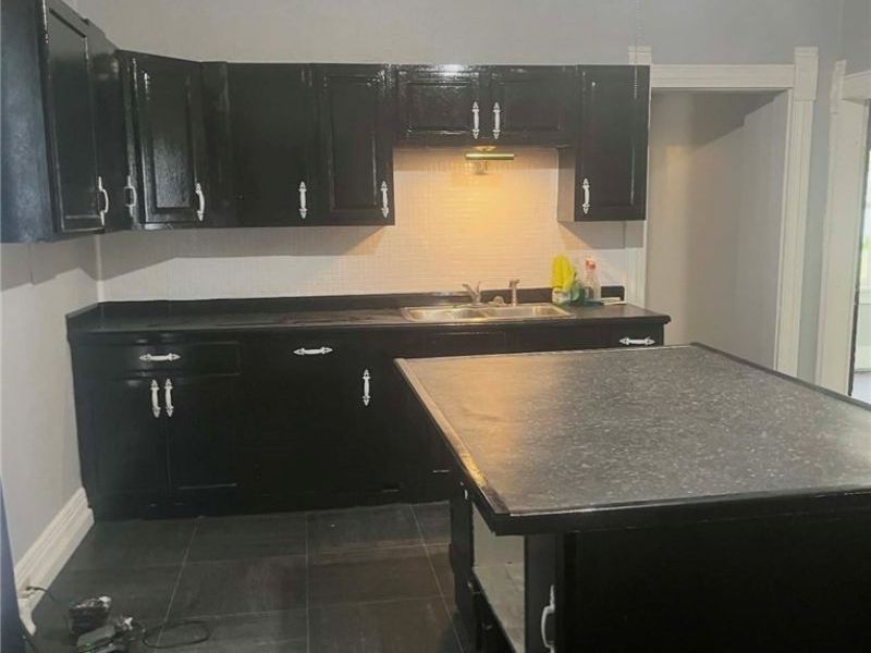 313 W 3rd Street, Uhrichsville, OH 44683 Photo 5