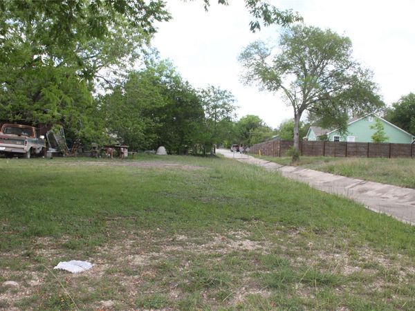 801 Tank ST, Lockhart, TX 78644