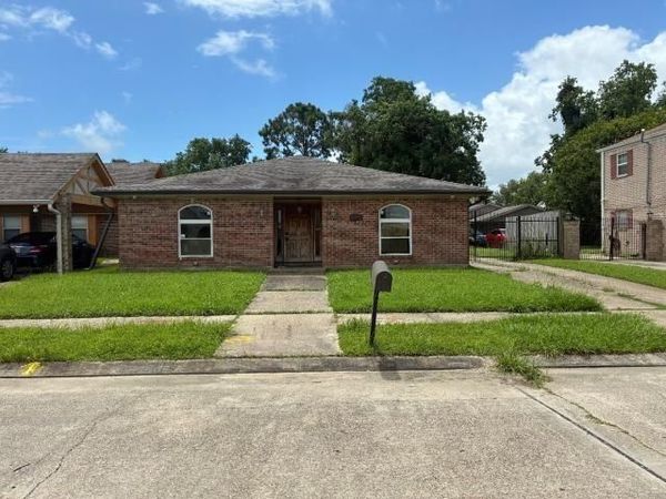 10200 FLOSSMOOR Drive , New Orleans, LA 70127