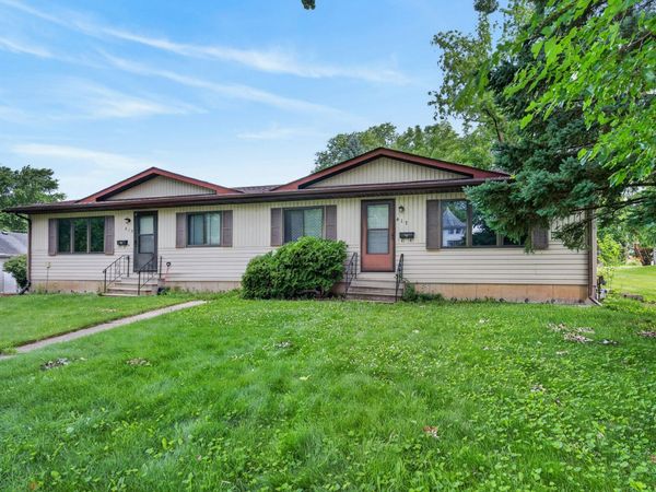 417-419 Jackson Street , Genoa, IL 60135