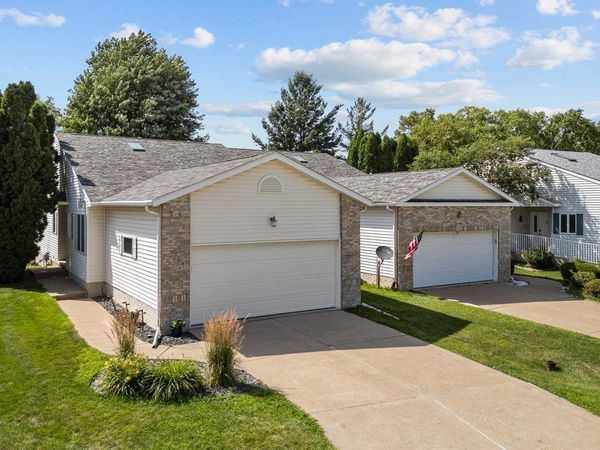 4176 Mallard Court , Bettendorf, IA 52722