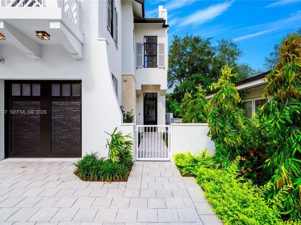 2712 S Le Jeune Rd , Coral Gables, FL 33134