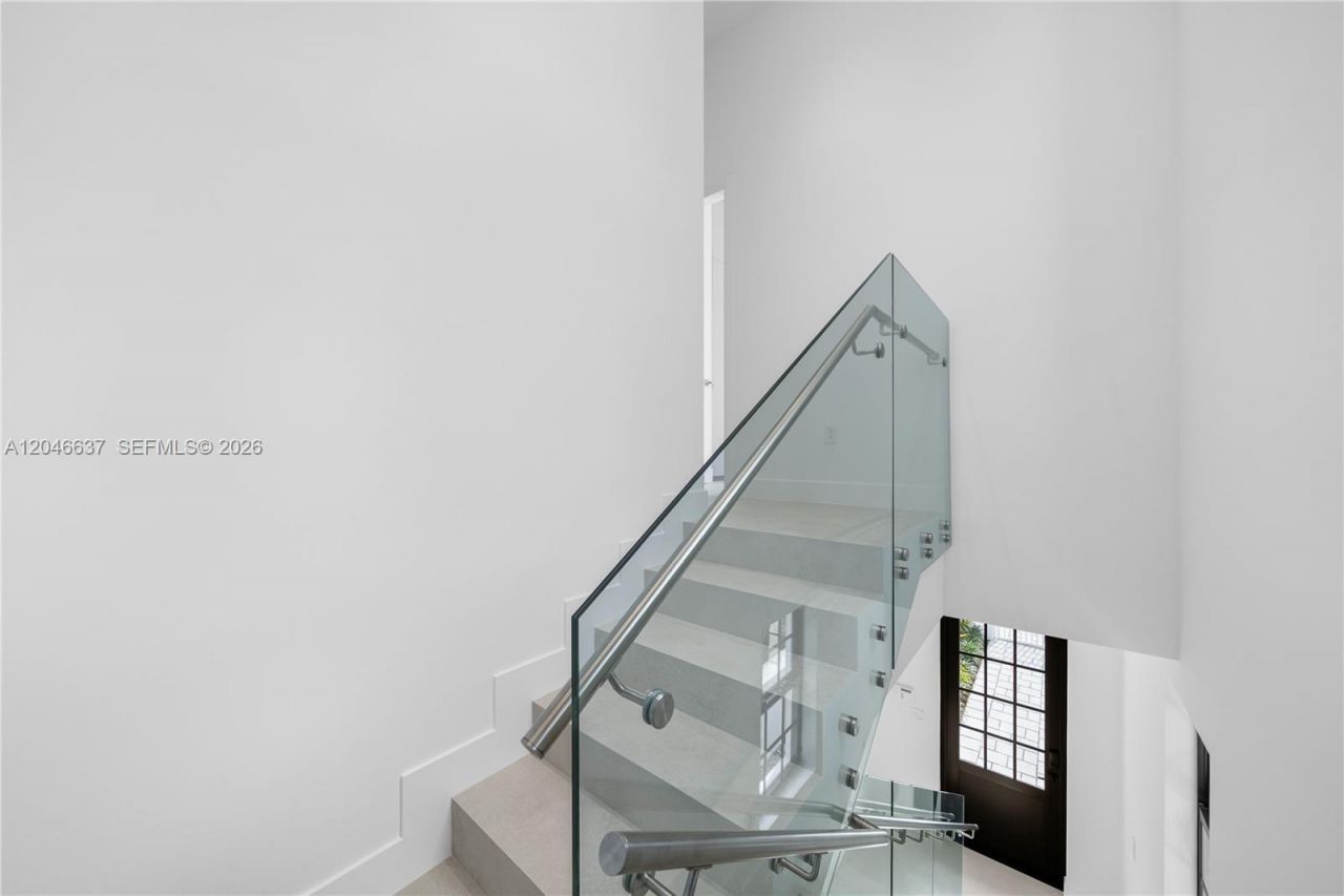 2712 S Le Jeune Rd, Coral Gables, FL 33134 Photo