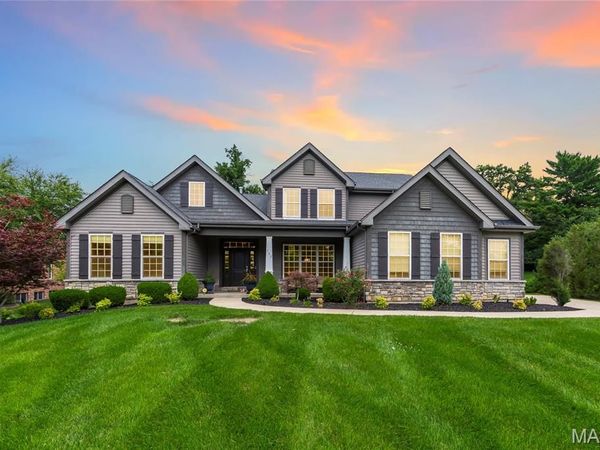 702 Champeix Lane, Creve Coeur, MO 63141