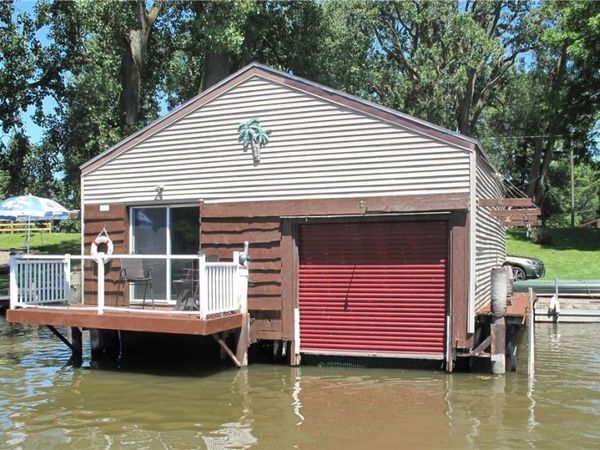 19 Canal Front Mayors Park , North Tonawanda, NY 14120