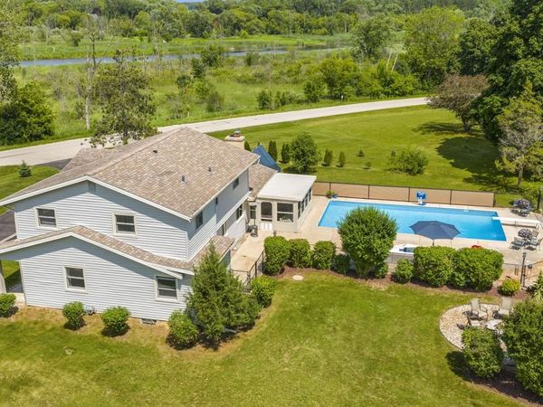 S94W23075 Meadow View LANE, Big Bend, WI 53103