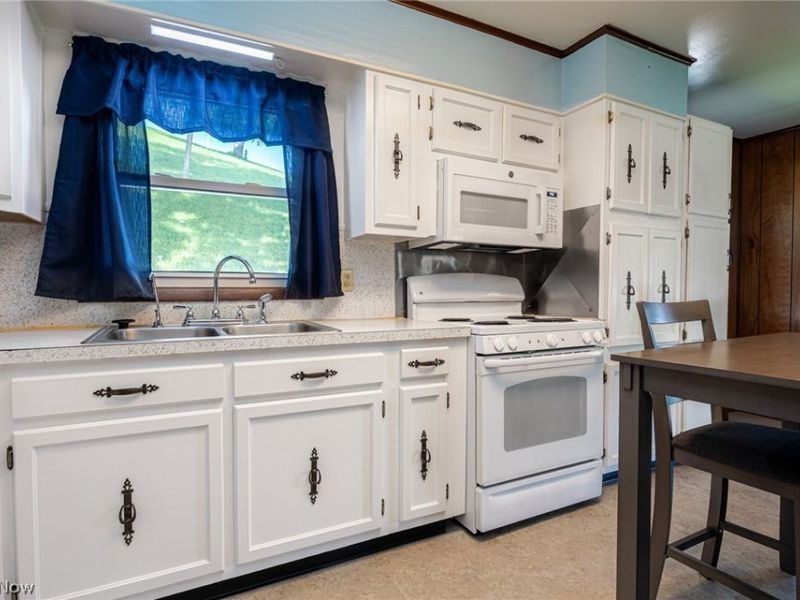21569 State Route 16, Coshocton, OH 43812 Photo 7