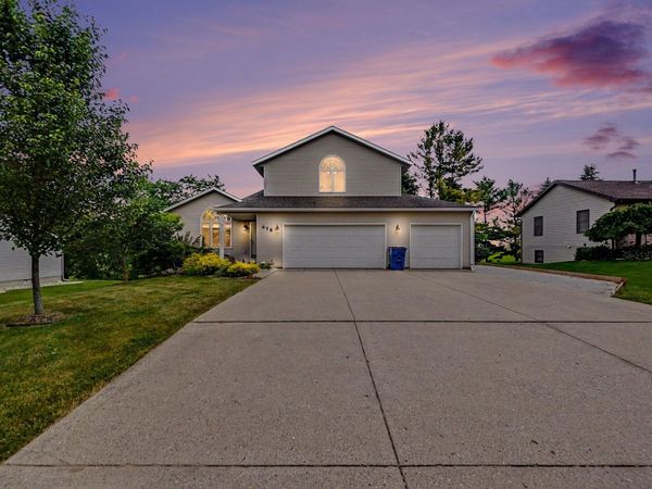678 Apache Drive, Fremont, MI 49412