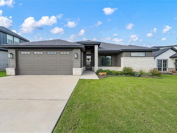9925 Bridlewood Lane, Waco, TX 76708