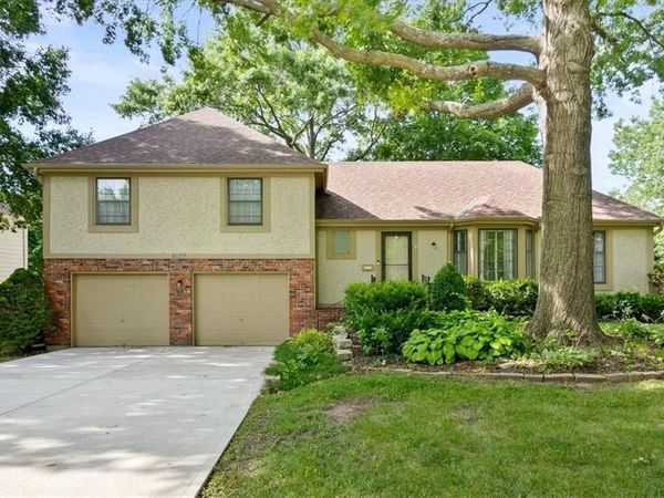 10215 W 101st Street, Overland Park, KS 66212