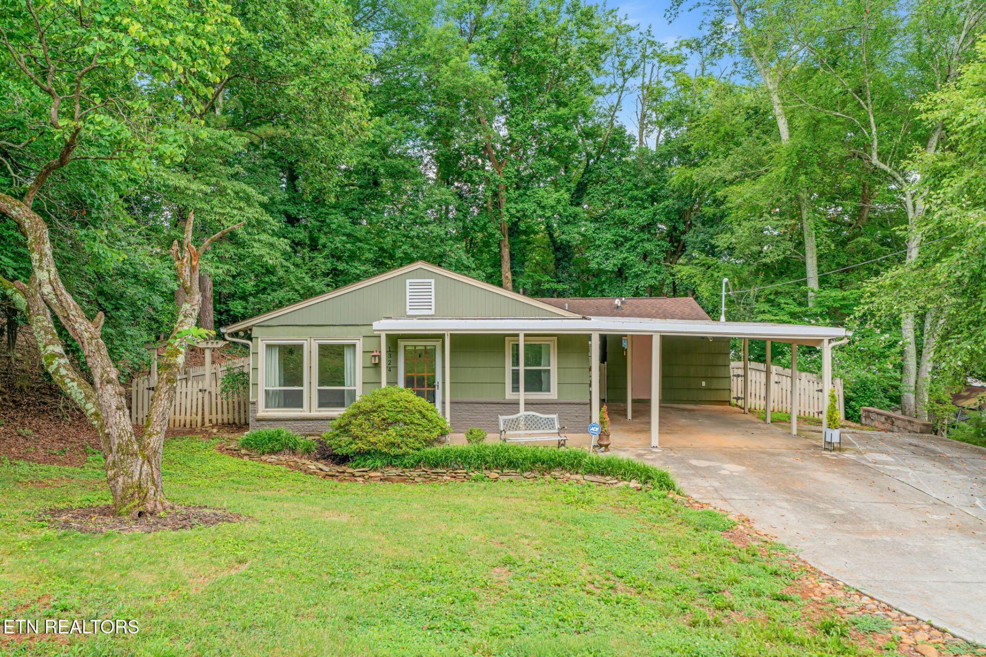 1324 Huntington Rd, Knoxville, TN 37919 Main Photo