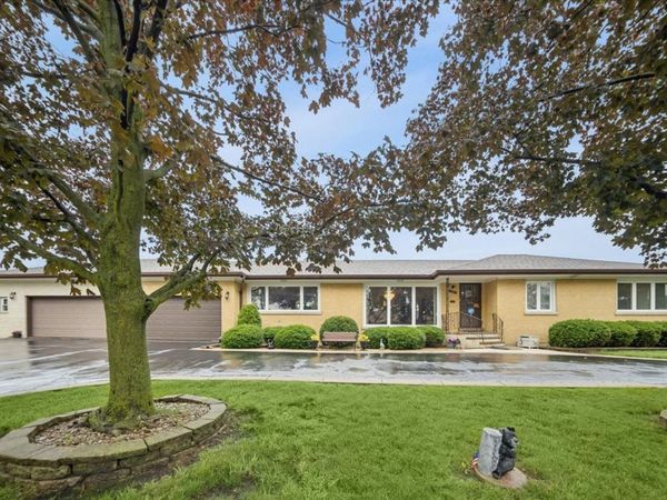 8231 W Berwyn Avenue , Chicago, IL 60656