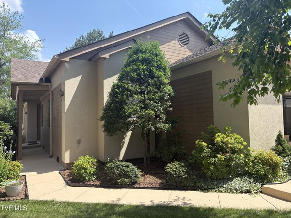 829 Xanadu Court, Johnson City, TN 37604