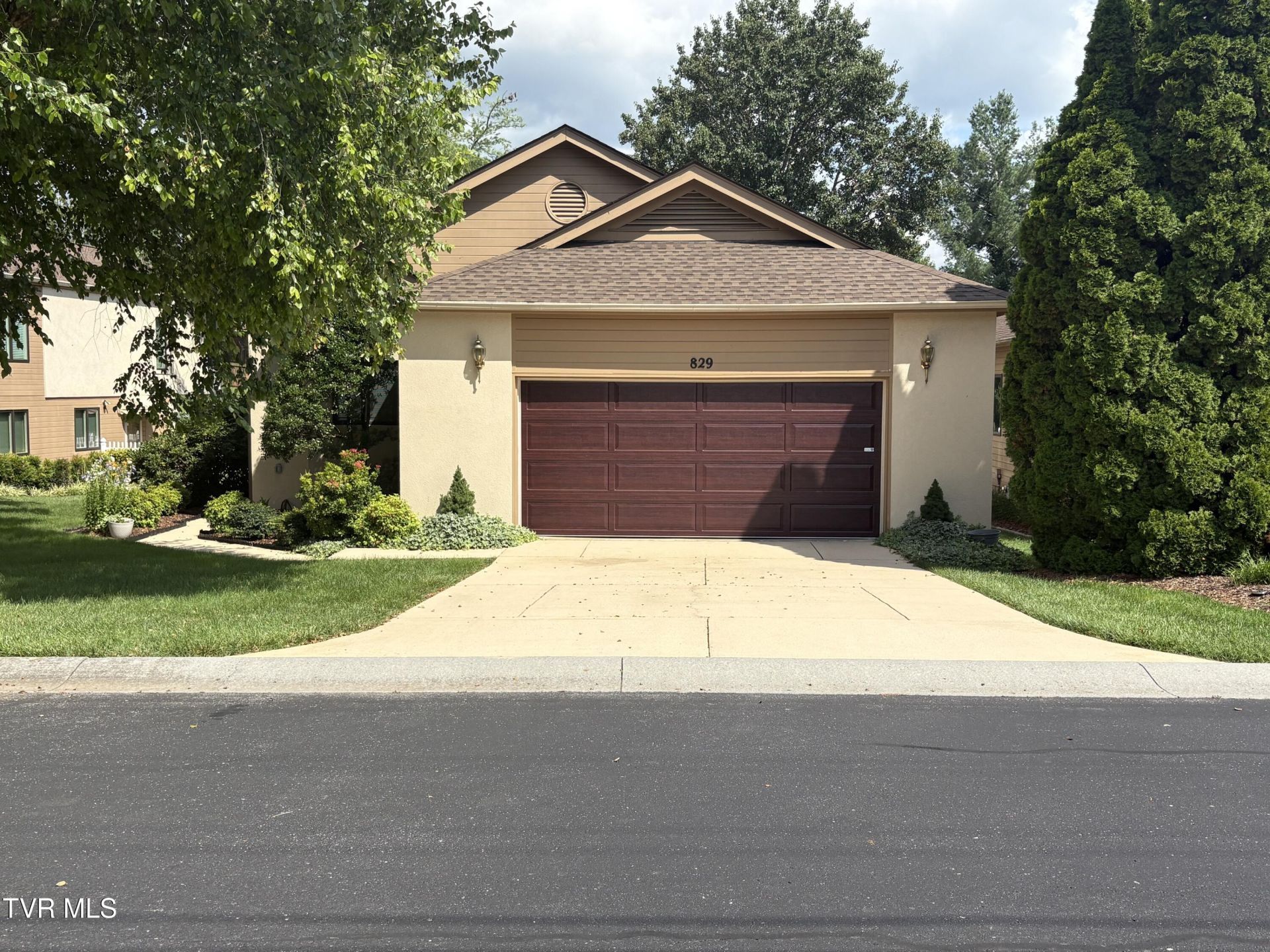 829 Xanadu Court, Johnson City, TN 37604 Main Photo
