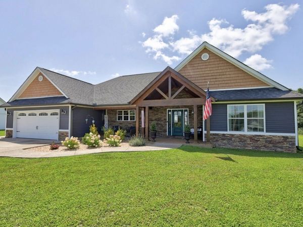 1170 Abiff Rd E, Bon Aqua, TN 37025