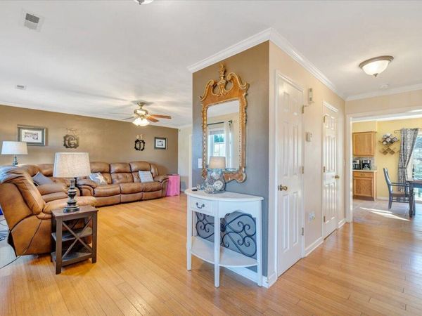 6124 Carolina TRL , Roanoke, VA 24019