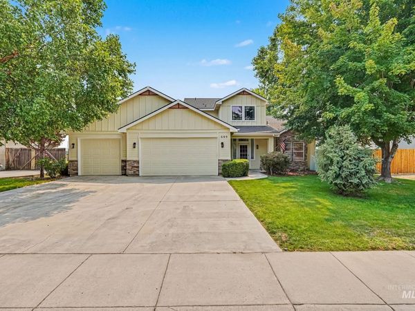 689 Triumph Dr, Middleton, ID 83644