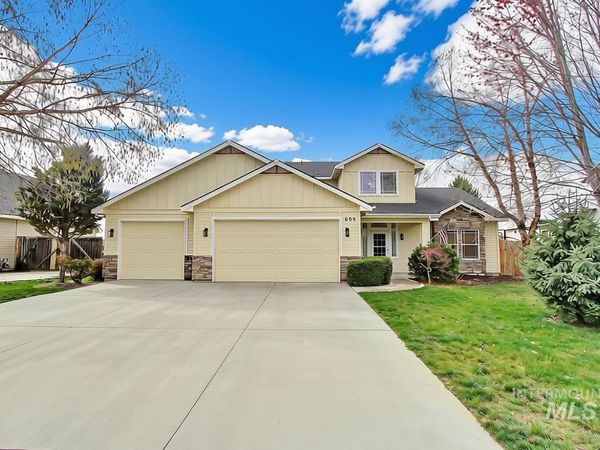 689 Triumph Dr, Middleton, ID 83644