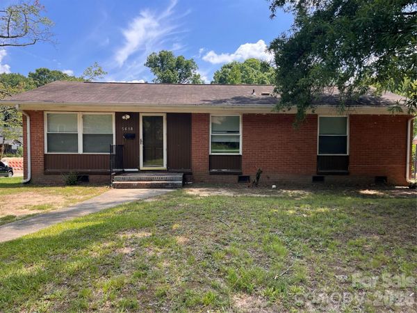5618 Snow White Lane , Charlotte, NC 28213