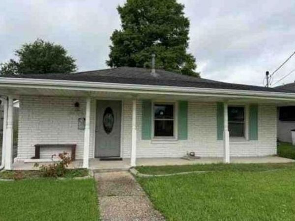 420 ROSELAND Parkway, Harahan, LA 70123