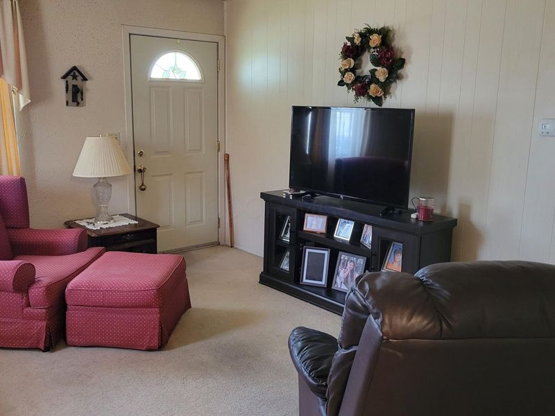 137 Redmond Road , Columbus, OH 43228 Photo 4