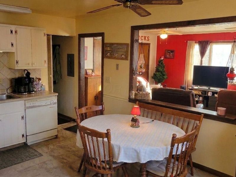 137 Redmond Road , Columbus, OH 43228 Photo 7