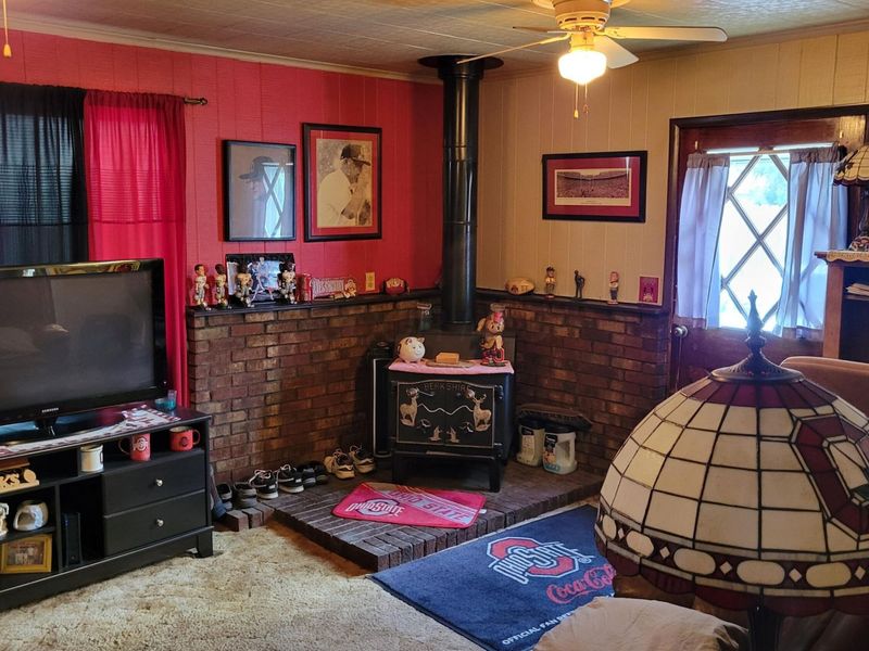 137 Redmond Road , Columbus, OH 43228 Photo 9
