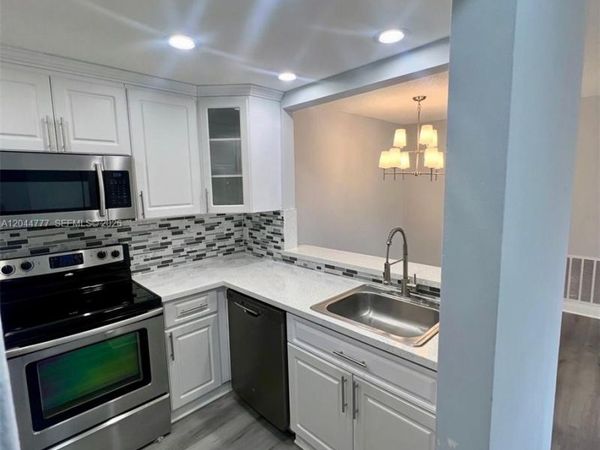 13685 NE 10th Ave, Unit 301, North Miami, FL 33161
