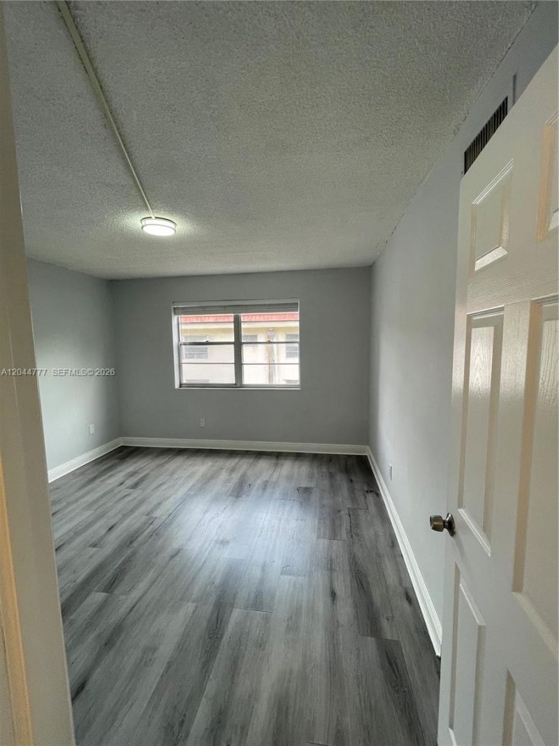13685 NE 10th Ave, Unit 301, North Miami, FL 33161 Photo