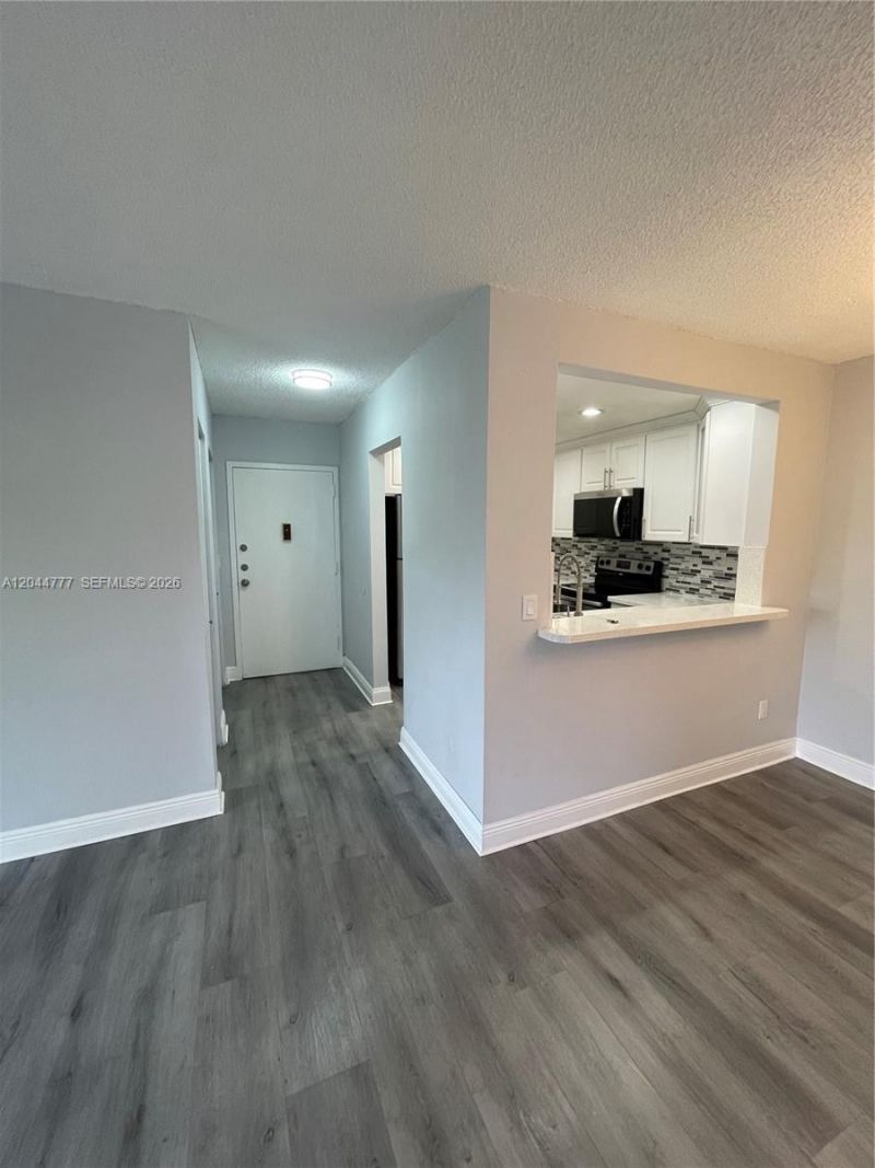 13685 NE 10th Ave, Unit 301, North Miami, FL 33161 Photo