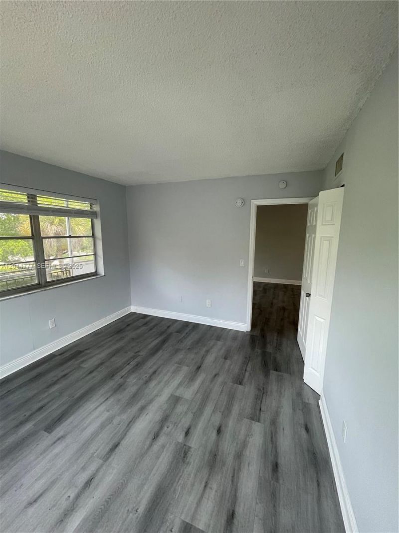 13685 NE 10th Ave, Unit 301, North Miami, FL 33161 Photo