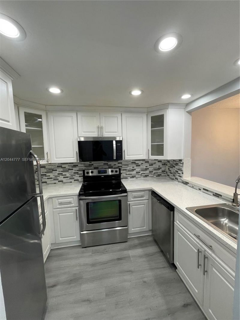 13685 NE 10th Ave, Unit 301, North Miami, FL 33161 Photo